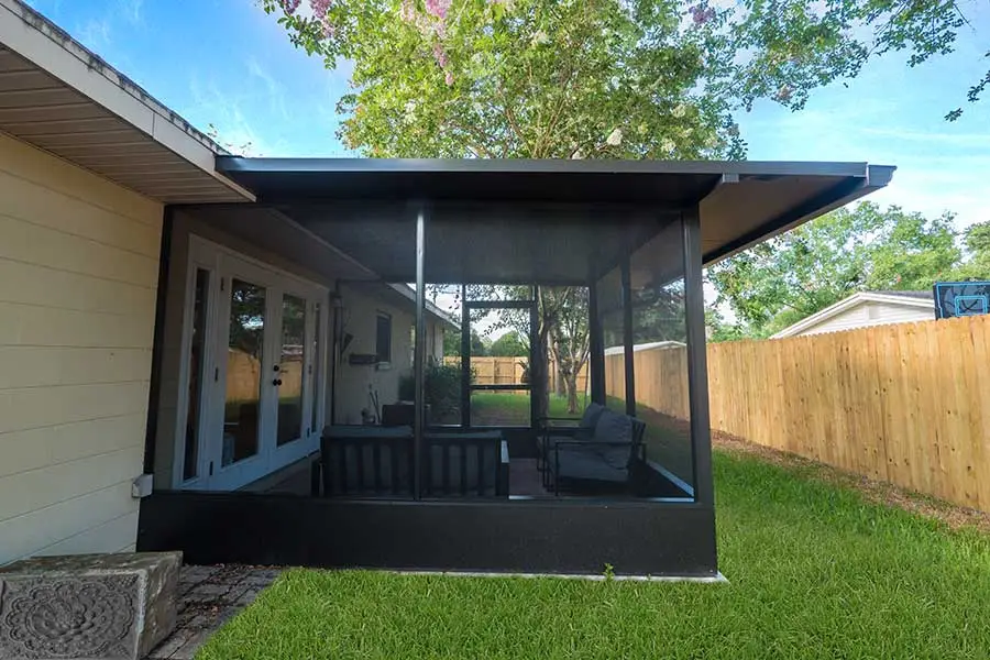 Exterior of the aluminum screen room enclosure
