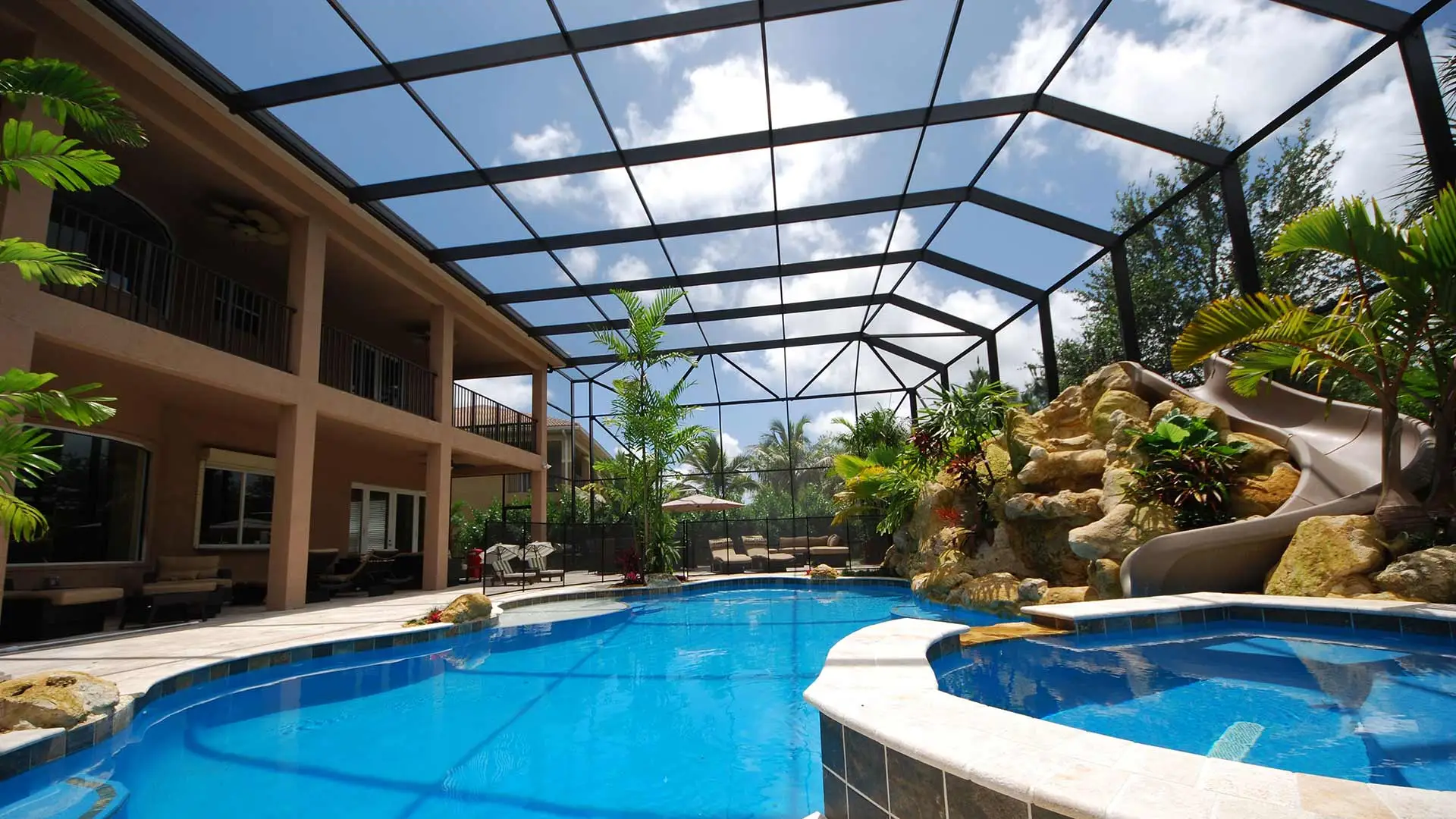 Aluminum pool cage enclosure